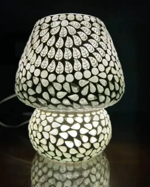 Leaf pattern mosaic glass table lamp